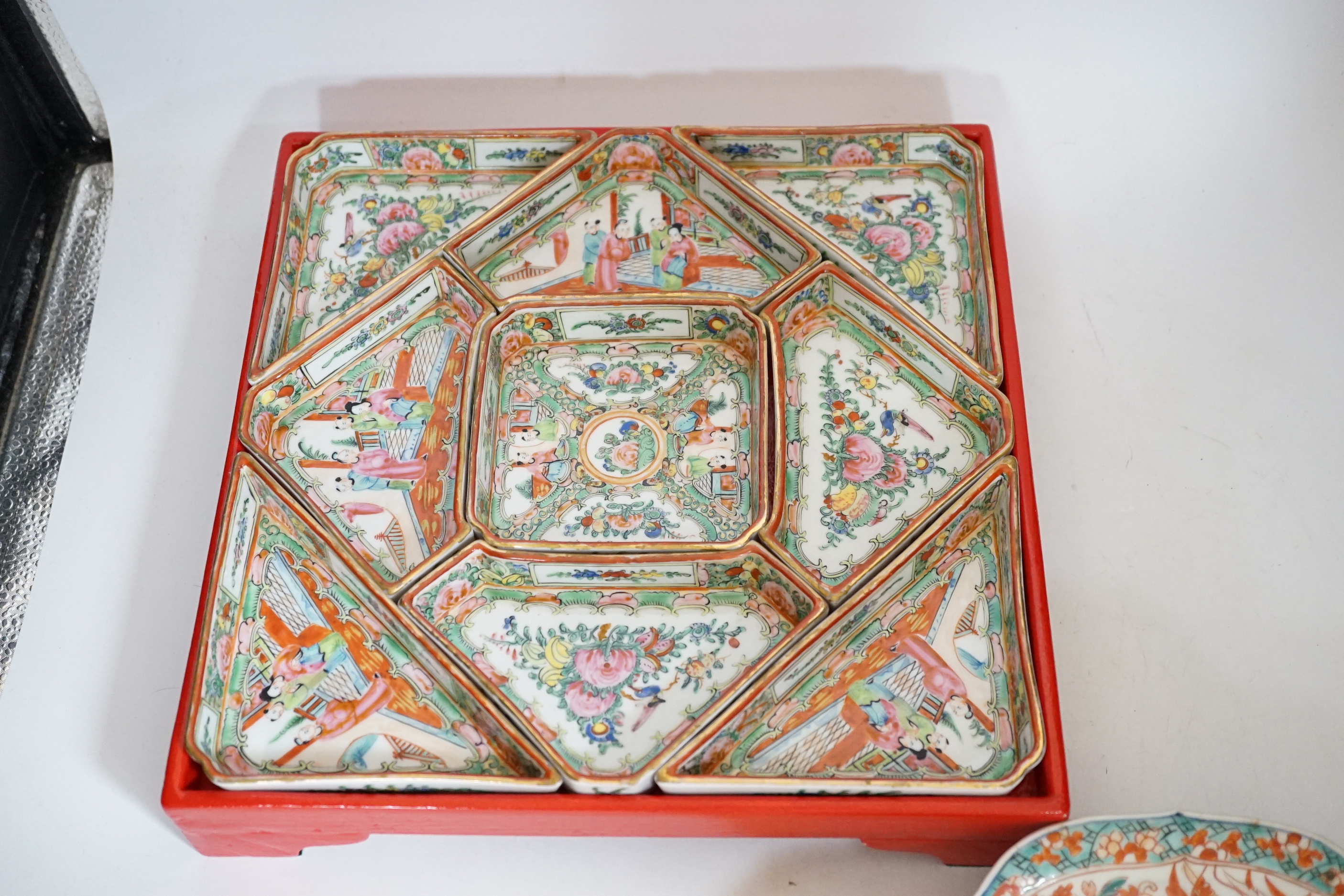 A boxed Chinese famille rose supper set and an Imari dish, box 30cms